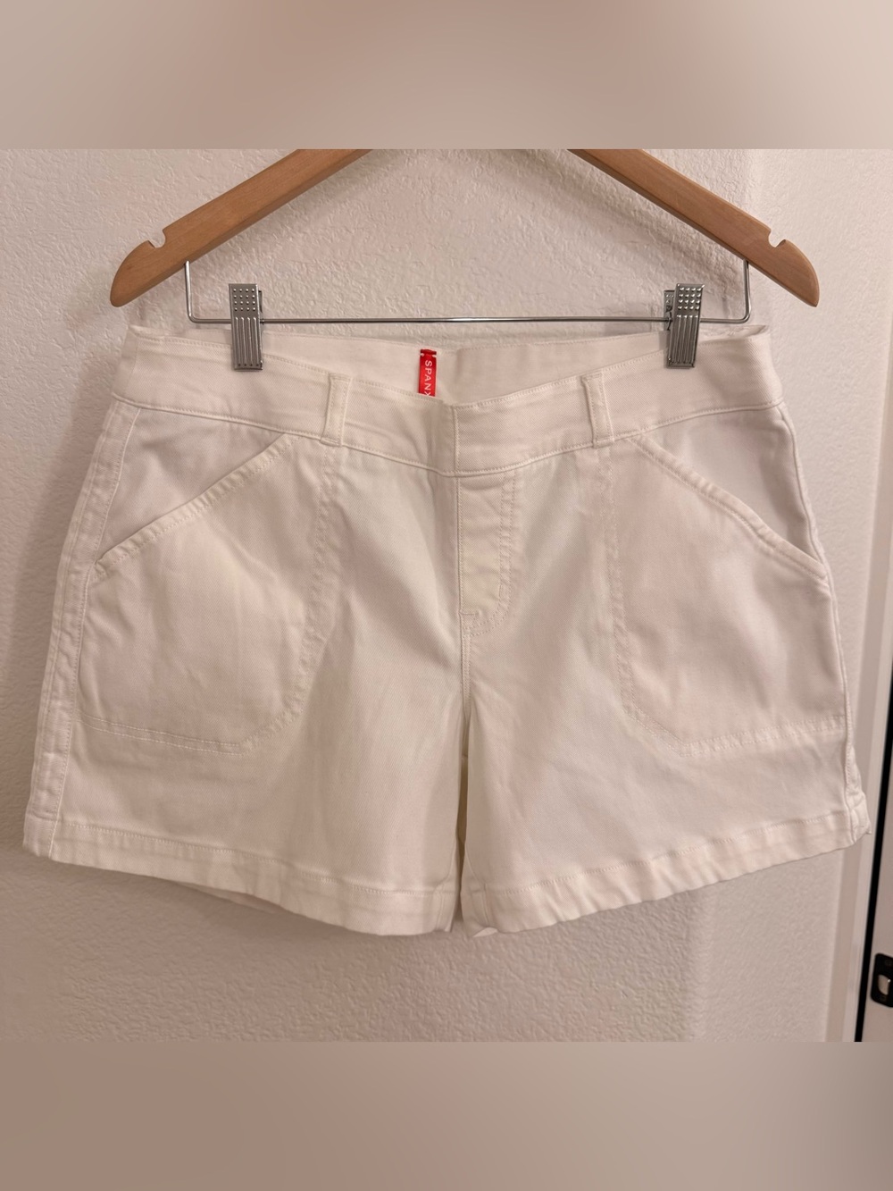 Spanx Stretch Twill Shorts Womens L White Pull On Tummy Control 5 Inch Inseam - Picture 2 of 8